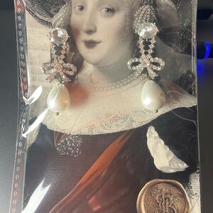 Custom-made beautiful pearl drop earrings